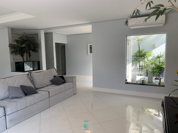 Imagem Casa com 5 Quartos à Venda, 248 m² Imagem Casa com 5 Quartos à Venda, 248 m²