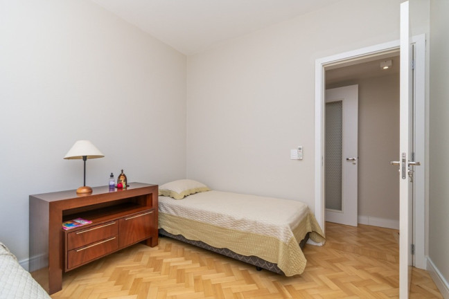 Imagem Imóvel com 3 Quartos à Venda, 120 m² em Moinhos De Vento - Porto Alegre Imagem Imóvel com 3 Quartos à Venda, 120 m² em Moinhos De Vento - Porto Alegre