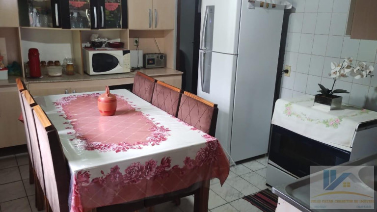 Imagem Casa com 2 Quartos à Venda, 120 m² em Xaxim - Curitiba