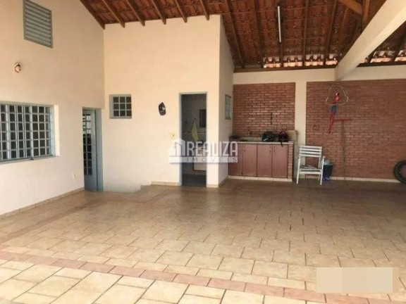 Imagem Casa com 4 Quartos à Venda, 900 m² em Jardim São Bento - Uberaba Imagem Casa com 4 Quartos à Venda, 900 m² em Jardim São Bento - Uberaba