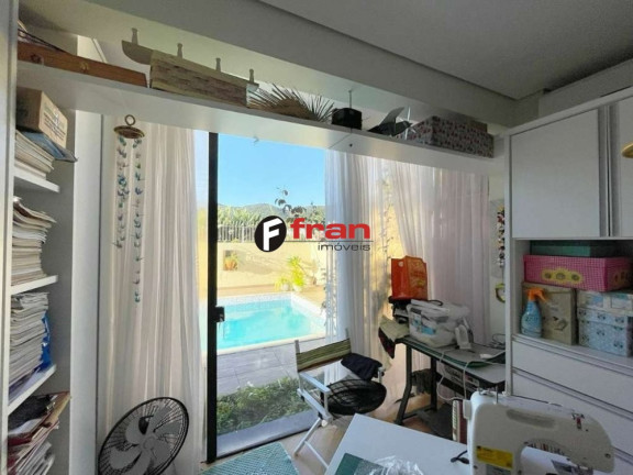 Imagem Casa com 4 Quartos à Venda, 306 m² em Córrego Grande - Florianópolis