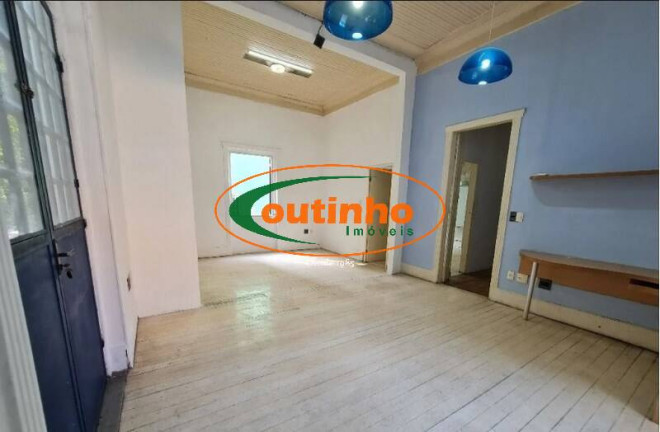 Imagem Casa com 6 Quartos à Venda, 312 m² em Tijuca - Rio De Janeiro Imagem Casa com 6 Quartos à Venda, 312 m² em Tijuca - Rio De Janeiro