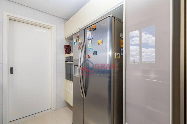Imagem Imóvel com 2 Quartos à Venda, 179 m² em Bacacheri - Curitiba Imagem Imóvel com 2 Quartos à Venda, 179 m² em Bacacheri - Curitiba