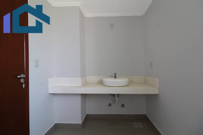 Imagem Sobrado com 3 Quartos à Venda, 224 m² em Vila Nova - Porto Alegre
