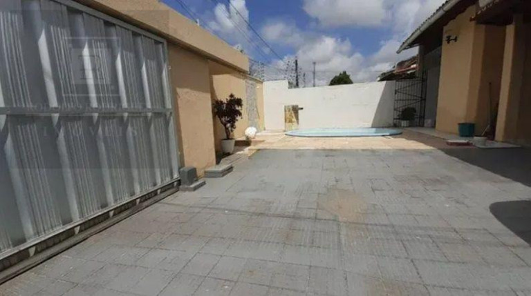 Imagem Casa com 4 Quartos à Venda, 330 m² em Jardim Das Oliveiras - Fortaleza