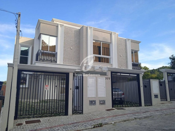 Imagem Sobrado com 2 Quartos para Temporada, em Centro - Bombinhas Imagem Sobrado com 2 Quartos para Temporada, em Centro - Bombinhas