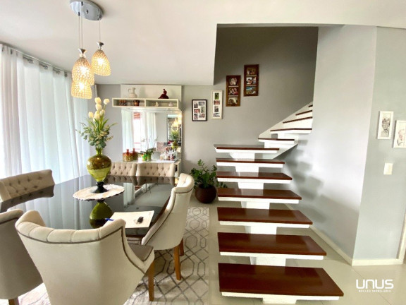 Imagem Casa com 3 Quartos à Venda, 300 m² em Estreito - Florianópolis