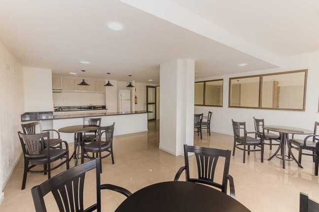 Imagem Imóvel com 2 Quartos à Venda, em Menino Deus - Porto Alegre Imagem Imóvel com 2 Quartos à Venda, em Menino Deus - Porto Alegre
