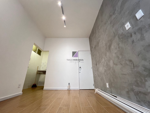 Imagem Imóvel com 1 Quarto à Venda, 38 m² em Copacabana - Rio De Janeiro Imagem Imóvel com 1 Quarto à Venda, 38 m² em Copacabana - Rio De Janeiro