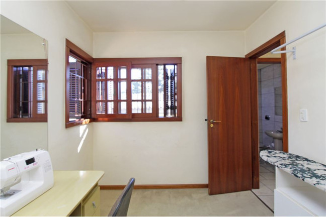 Imagem Casa com 5 Quartos à Venda, em Gloria - Porto Alegre Imagem Casa com 5 Quartos à Venda, em Gloria - Porto Alegre