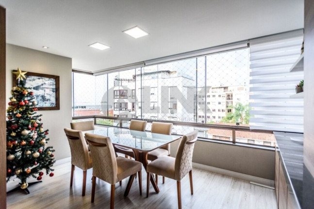 Imagem Imóvel com 3 Quartos à Venda, 241 m² em Jardim Lindóia - Porto Alegre Imagem Imóvel com 3 Quartos à Venda, 241 m² em Jardim Lindóia - Porto Alegre
