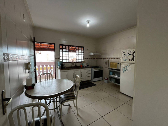 Imagem Casa com 4 Quartos à Venda, 242 m² em Centro - Botucatu