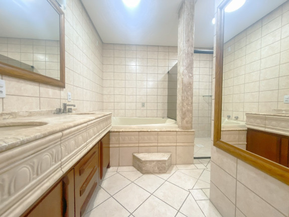 Imagem Casa com 3 Quartos à Venda, 320 m² em Coqueiros - Florianópolis
