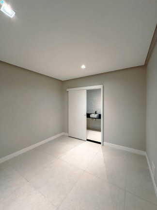 Imagem Casa com 3 Quartos à Venda, 720 m² em Papagaio - Feira De Santana Imagem Casa com 3 Quartos à Venda, 720 m² em Papagaio - Feira De Santana