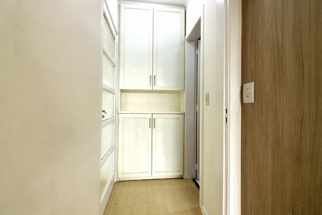 Imagem Apartamento com 1 Quarto à Venda, em Mont Serrat - Porto Alegre Imagem Apartamento com 1 Quarto à Venda, em Mont Serrat - Porto Alegre