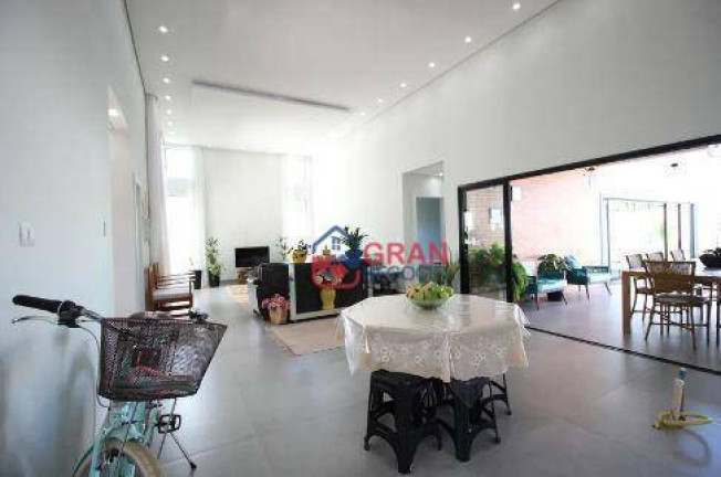 Imagem Casa com 4 Quartos à Venda, 233 m² em Butiatuvinha - Curitiba Imagem Casa com 4 Quartos à Venda, 233 m² em Butiatuvinha - Curitiba