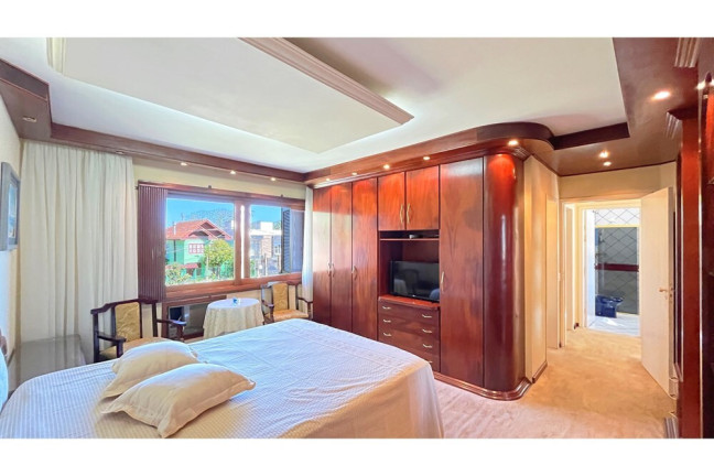 Imagem Casa com 3 Quartos à Venda, 229 m² em Ipanema - Porto Alegre Imagem Casa com 3 Quartos à Venda, 229 m² em Ipanema - Porto Alegre