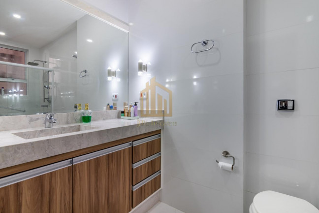Imagem Apartamento com 3 Quartos à Venda, 165 m² em Centro - Curitiba