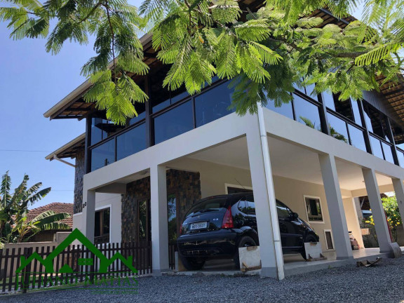 Sobrado com 4 Quartos à Venda, 240 m² em Costeira - Balneário Barra Do Sul