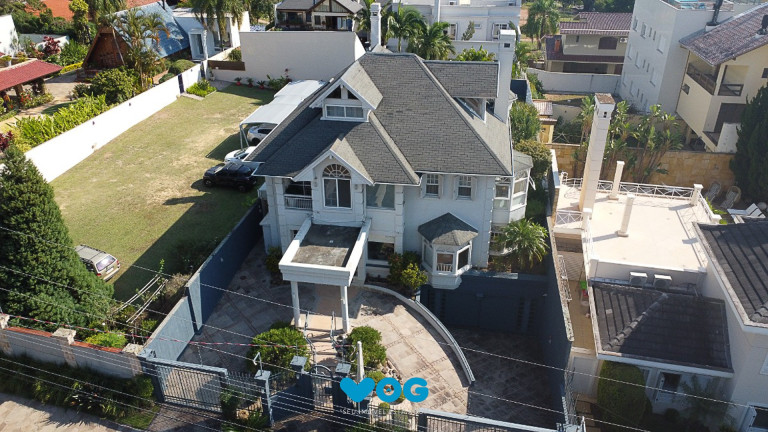 Imagem Casa com 4 Quartos à Venda, 645 m² em Chácara Das Pedras - Porto Alegre
