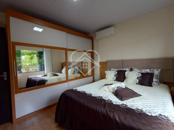 Imagem Casa com 3 Quartos à Venda, 200 m² Imagem Casa com 3 Quartos à Venda, 200 m²