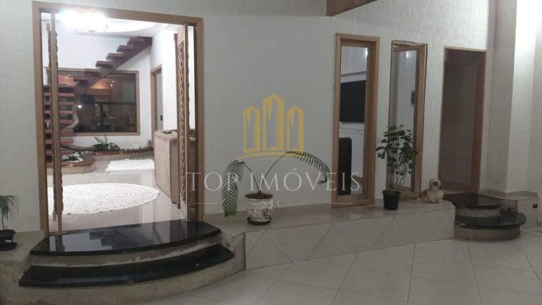Sobrado com 3 Quartos à Venda, 250 m² em Residencial Pasin - Pindamonhangaba