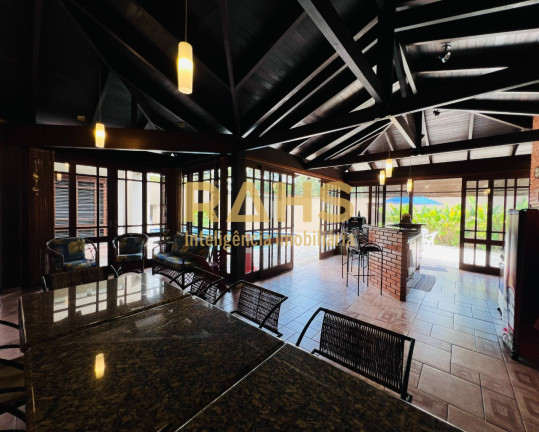Imagem Casa com 5 Quartos à Venda, 406 m² em América - Joinville Imagem Casa com 5 Quartos à Venda, 406 m² em América - Joinville