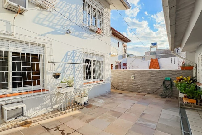 Imagem Casa com 4 Quartos à Venda, 233 m² em Santa Maria Goretti - Porto Alegre Imagem Casa com 4 Quartos à Venda, 233 m² em Santa Maria Goretti - Porto Alegre