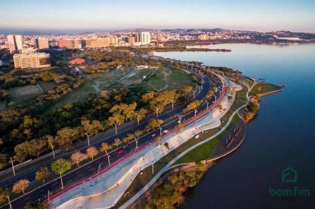 Imagem Casa com 14 Quartos à Venda, 110 m² em Centro Histórico - Porto Alegre Imagem Casa com 14 Quartos à Venda, 110 m² em Centro Histórico - Porto Alegre