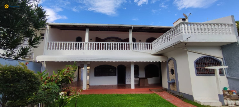 Imagem Casa com 4 Quartos à Venda, 300 m² em Coqueiros - Florianopolis Imagem Casa com 4 Quartos à Venda, 300 m² em Coqueiros - Florianopolis