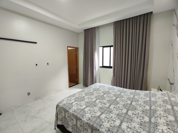 Imagem Imóvel com 
            	3             Quartos à Venda, 264 m² em 
            	Jardim Marista             - 
            	Trindade            