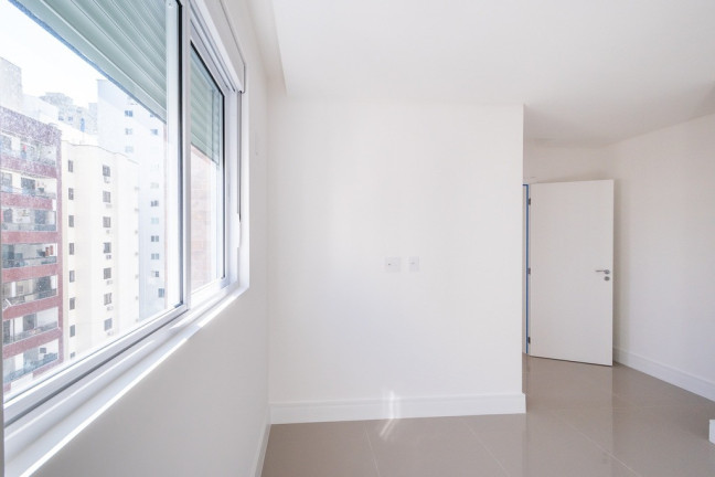 Imagem Imóvel com 3 Quartos à Venda,  em Centro - Balneário Camboriú