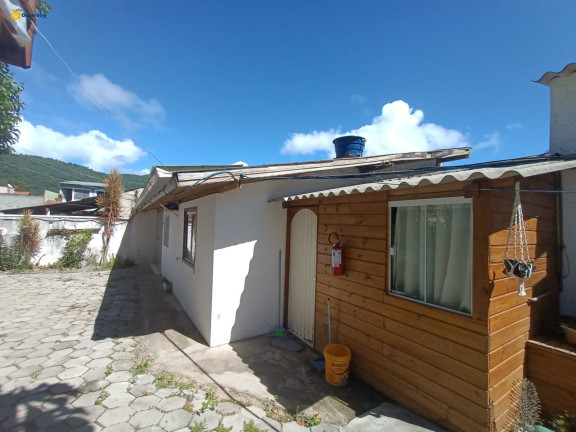 Imagem Casa com 3 Quartos à Venda, 392 m² em São João Do Rio Vermelho - Florianópolis Imagem Casa com 3 Quartos à Venda, 392 m² em São João Do Rio Vermelho - Florianópolis