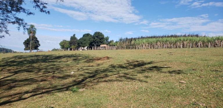 Imagem Chácara com 2 Quartos à Venda, 118 m² em Zona Rural - Angatuba Imagem Chácara com 2 Quartos à Venda, 118 m² em Zona Rural - Angatuba