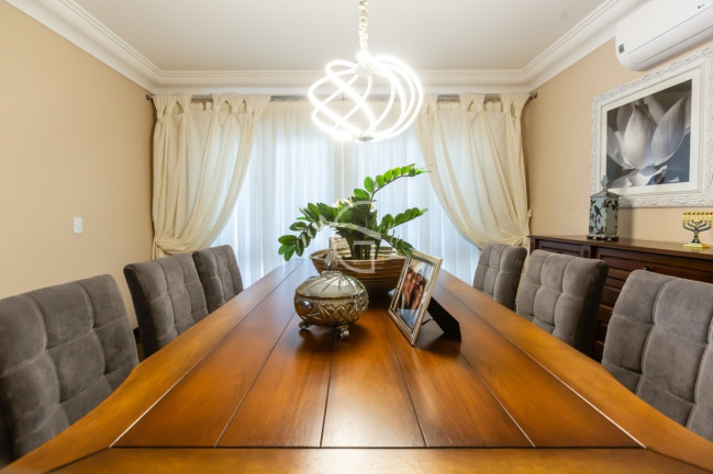 Imagem Casa com 4 Quartos à Venda, em América - Joinville Imagem Casa com 4 Quartos à Venda, em América - Joinville