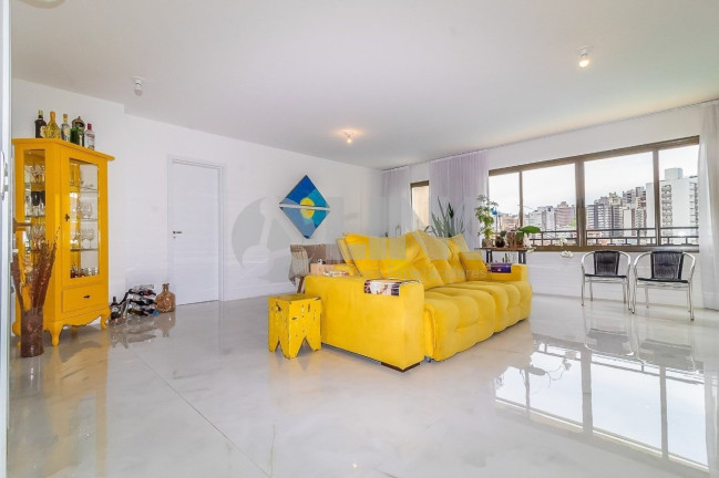 Imagem Apartamento com 3 Quartos à Venda, 122 m² em Petrópolis - Porto Alegre Imagem Apartamento com 3 Quartos à Venda, 122 m² em Petrópolis - Porto Alegre