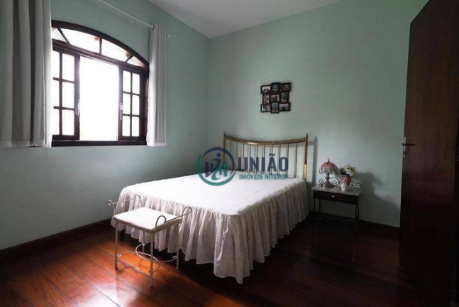 Imagem Casa com 4 Quartos à Venda, 419 m² em Maria Paula - Niterói