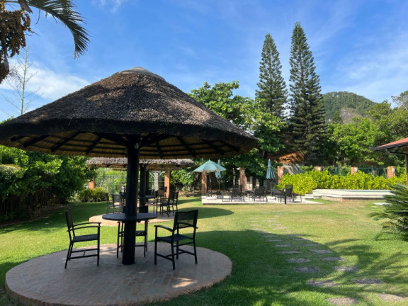 Imagem Imóvel com 2 Quartos à Venda, 130 m² em Praia Do Estaleirinho - Balneário Camboriú