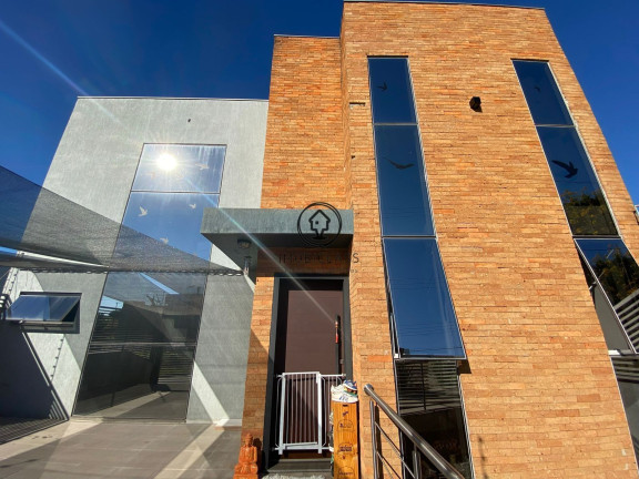 Imagem Casa com 3 Quartos à Venda, 280 m² em Alto Petrópolis - Porto Alegre Imagem Casa com 3 Quartos à Venda, 280 m² em Alto Petrópolis - Porto Alegre