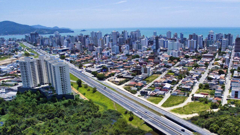 Imagem Apartamento com 2 Quartos à Venda, 60 m² em Itapema