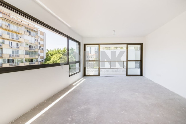Imagem Apartamento com 3 Quartos à Venda, 123 m² em Petrópolis - Porto Alegre Imagem Apartamento com 3 Quartos à Venda, 123 m² em Petrópolis - Porto Alegre