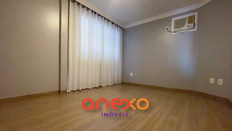 Imagem Casa com 4 Quartos à Venda, 313 m² em Centro - Blumenau
