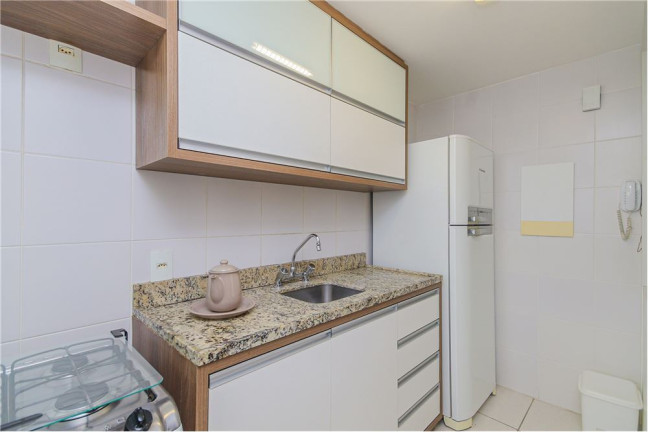Imagem Imóvel com 3 Quartos à Venda,  em Passo Da Areia - Porto Alegre