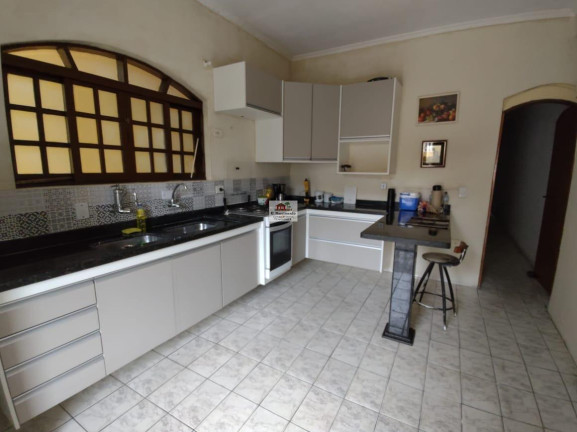 Casa com 5 Quartos à Venda, 217 m² em Parada Xv De Novembro - São Paulo