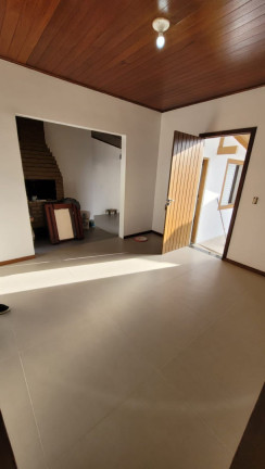 Imagem Casa com 3 Quartos à Venda, em Trindade - Florianópolis Imagem Casa com 3 Quartos à Venda, em Trindade - Florianópolis