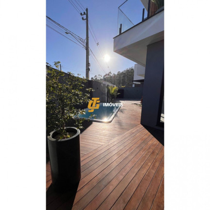 Imagem Sobrado com 4 Quartos à Venda, em Terras Altas - Camboriú Imagem Sobrado com 4 Quartos à Venda, em Terras Altas - Camboriú