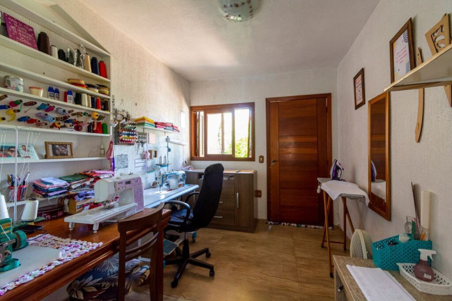 Imagem Casa com 4 Quartos à Venda, 165 m² em Igara - Canoas Imagem Casa com 4 Quartos à Venda, 165 m² em Igara - Canoas