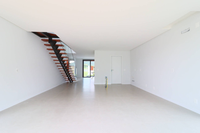 Imagem Casa com 3 Quartos à Venda, em Rio Tavares - Florianópolis Imagem Casa com 3 Quartos à Venda, em Rio Tavares - Florianópolis