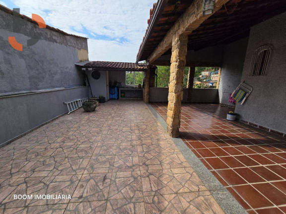 Casa com 3 Quartos à Venda, 215 m² em Caonze - Nova Iguaçu