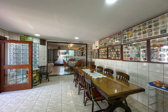 Imagem Casa com 3 Quartos à Venda, 300 m² em Três Figueiras - Porto Alegre Imagem Casa com 3 Quartos à Venda, 300 m² em Três Figueiras - Porto Alegre